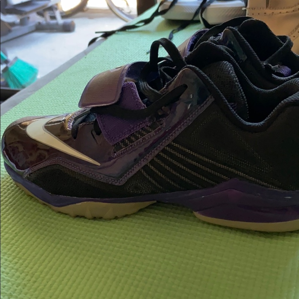 Nike CJ Trainer 2 Purple Glow Athletic Shoes - Picture 2 of 4